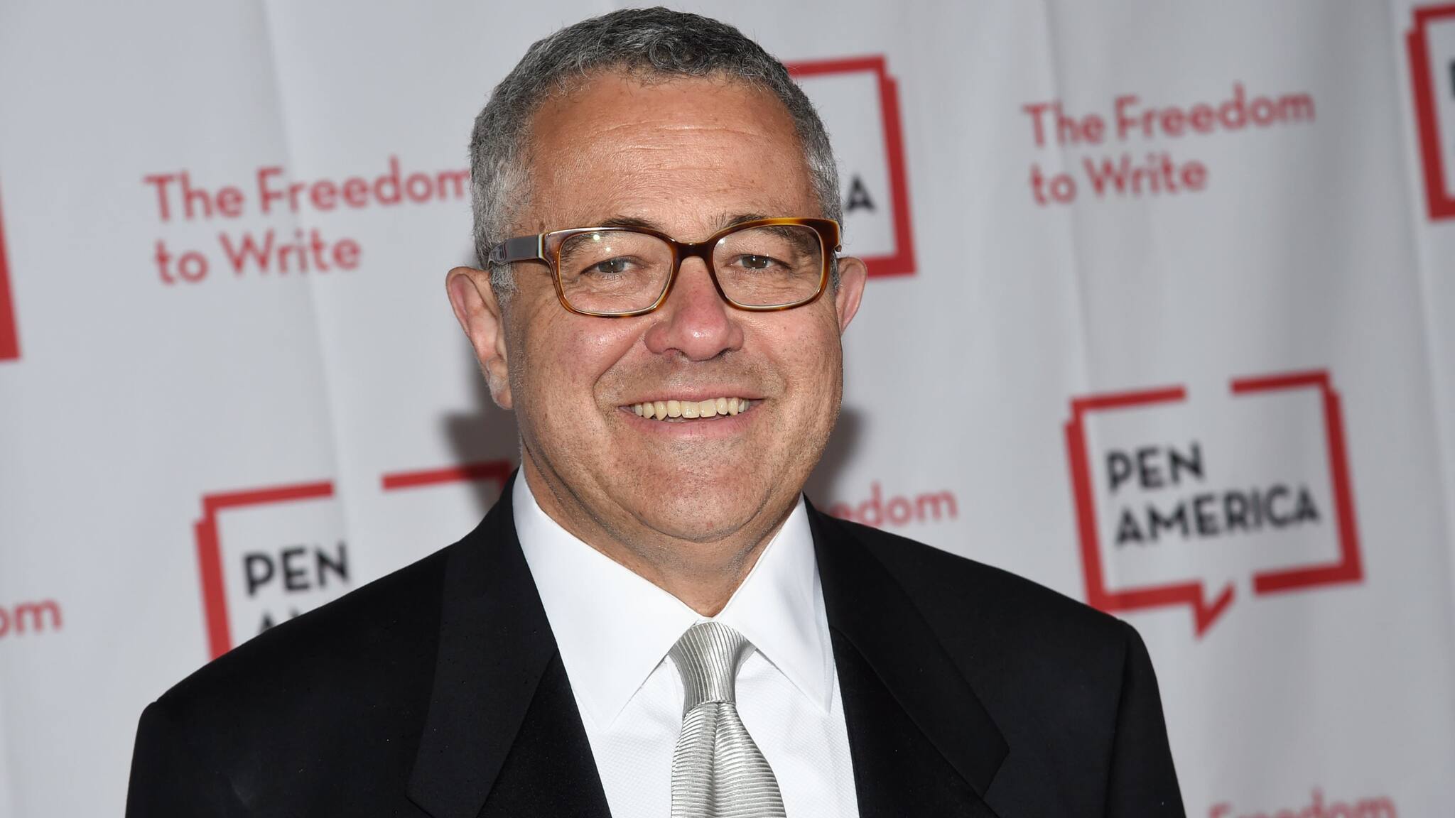 Jeffrey Toobin returns as CNN legal analyst, apologizes for exposing 